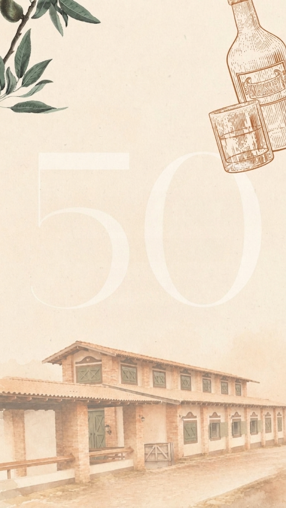 Convite de 50 anos do Luciano — fundo com ramo de oliveira, garrafa de whisky e a fazenda da festa